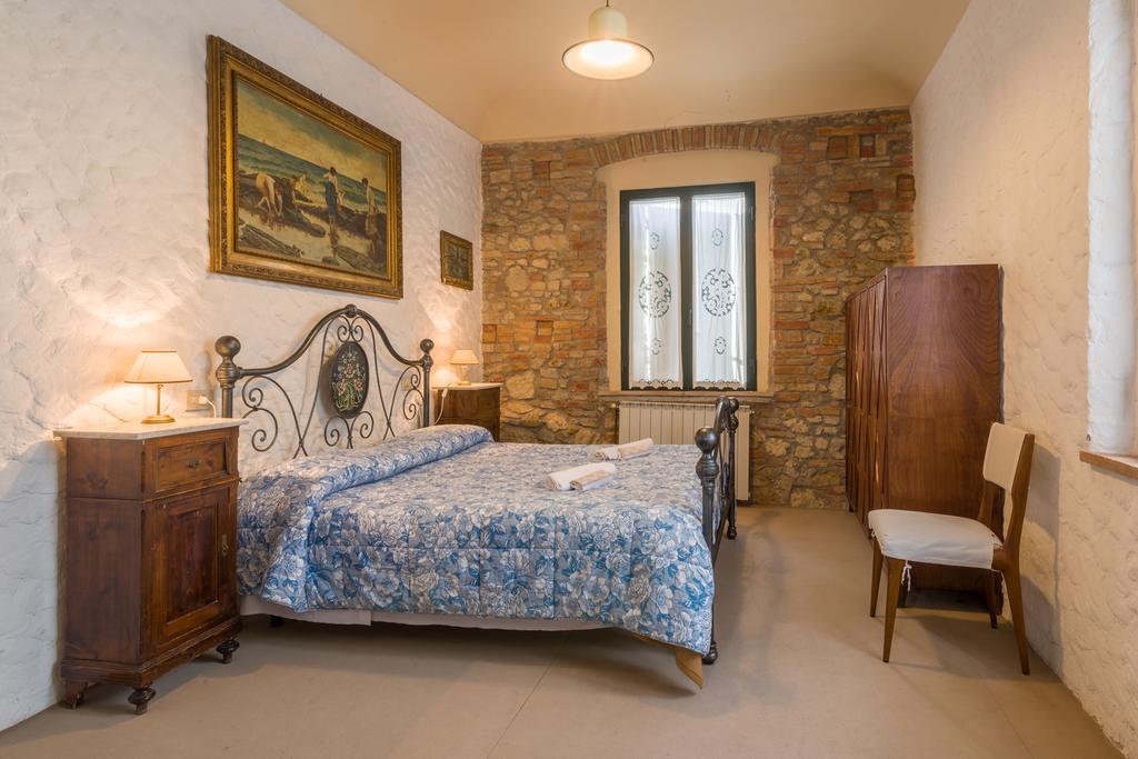 Agriturismo Santa Croce San Gimignano Habitación foto