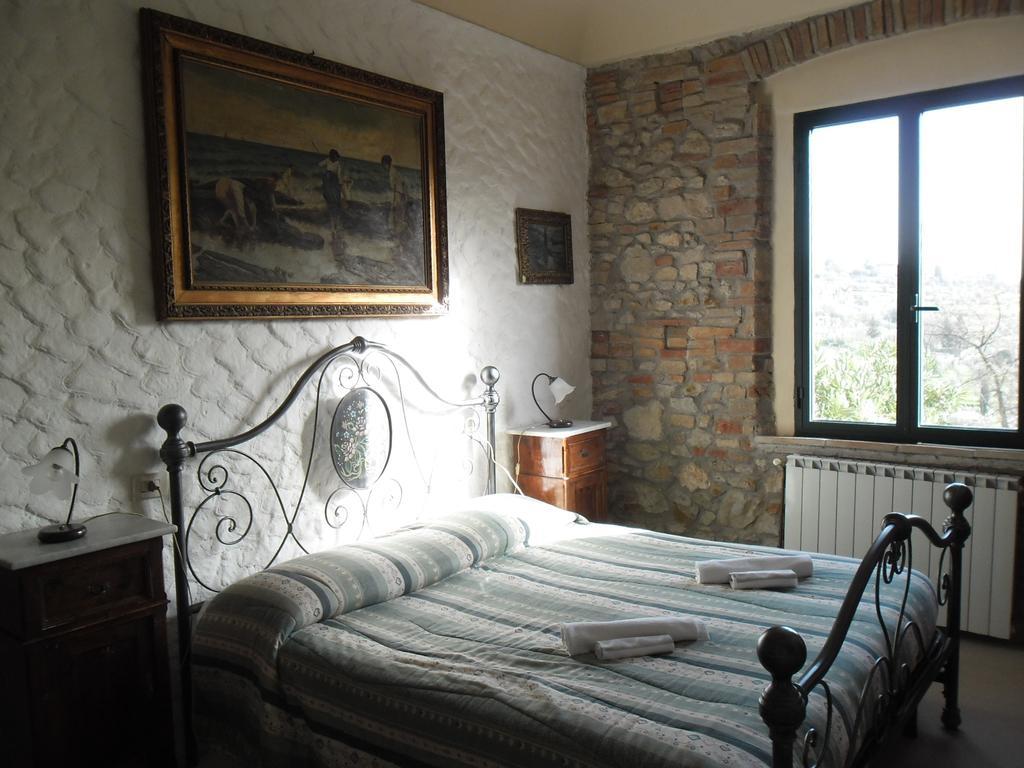Agriturismo Santa Croce San Gimignano Habitación foto